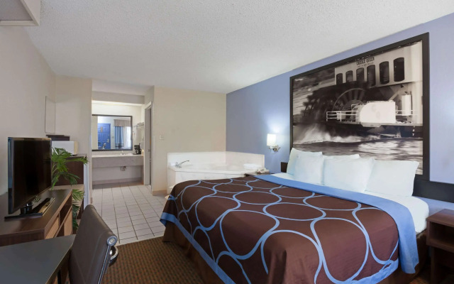 Super 8 by Wyndham Hammond