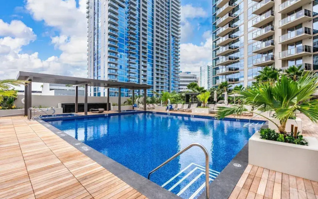Sky Ala Moana 4209 2 Bedroom Condo by RedAwning