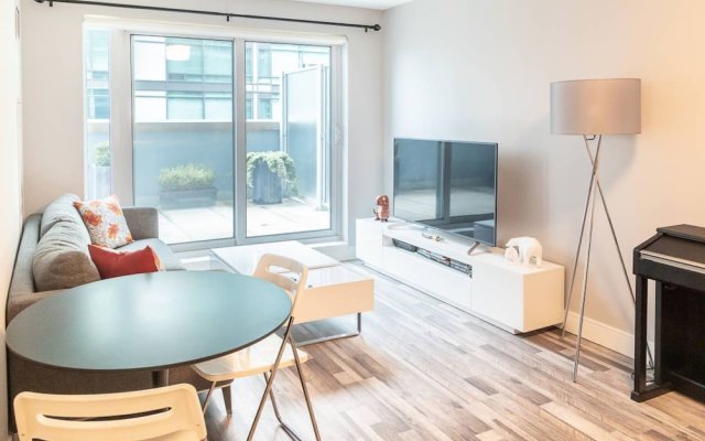 Renovated Downtown Toronto Apartment With Balcony