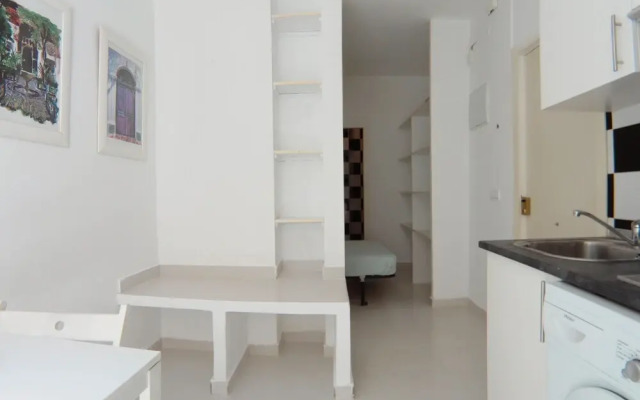 Estudio en bajos cama matrimonio en Puerta del Angel AZBEXCD