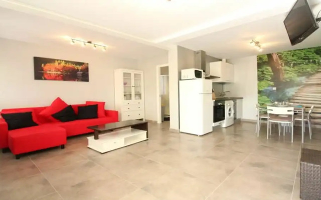 Residence by G - Avenida de Cantabria 60