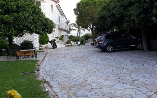 Luxury Country House in Kalamata / SP