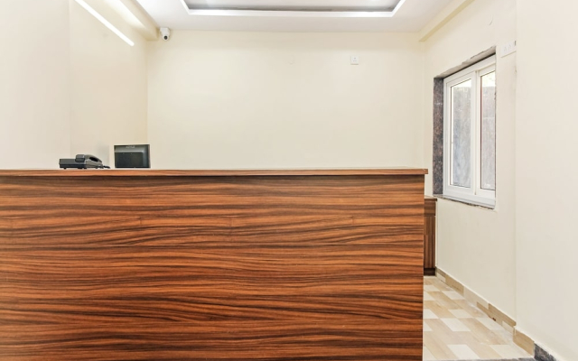 OYO 29928 Royal Emirates Banjara