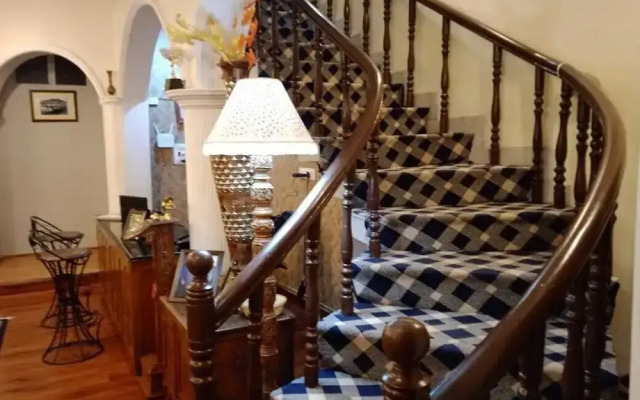 Heritage Rose Inn
