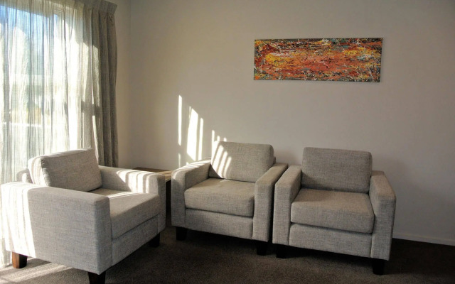 Oxford Village Motels