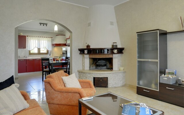 Villa in Peroj With Private Pool & Near Beach