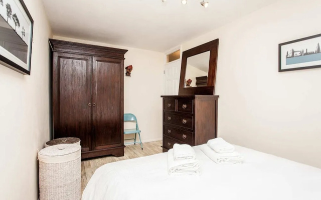 Stunning Spacious South London 1 Bed Apartment with Balcony