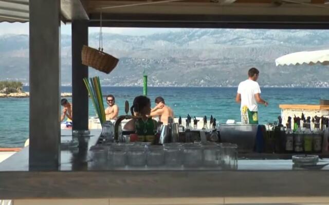 A1 - apt With Terrace, Best Location in Supetar