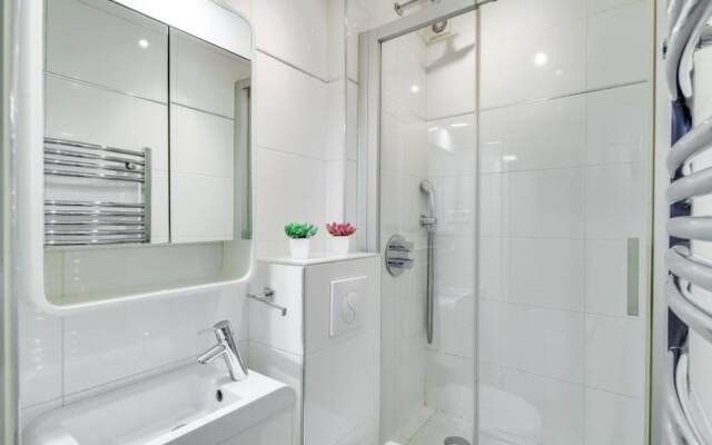 Beautiful Renovated Flat Near Eiffel Tower