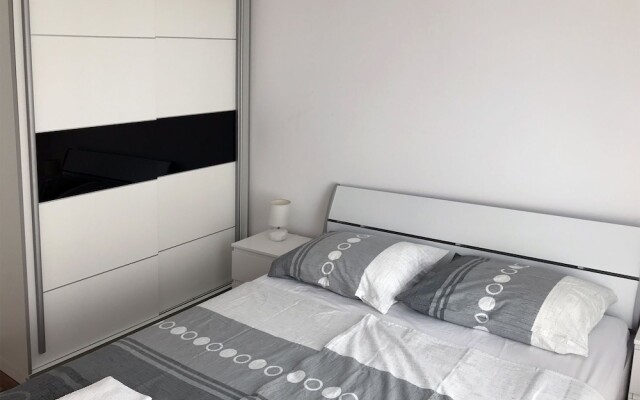 Spacious Apartment in Novalja near Sea