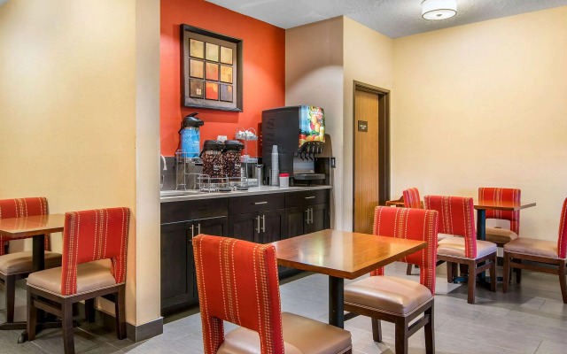 Comfort Suites Near Vancouver Mall