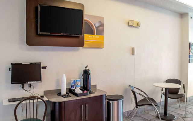 Motel 6 Seymour, IN - North