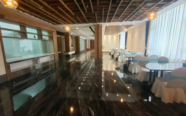 Hailong Hotel (Wanda Plaza Pang Xuchang East Station)