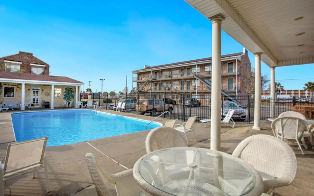 Edgewater Inn