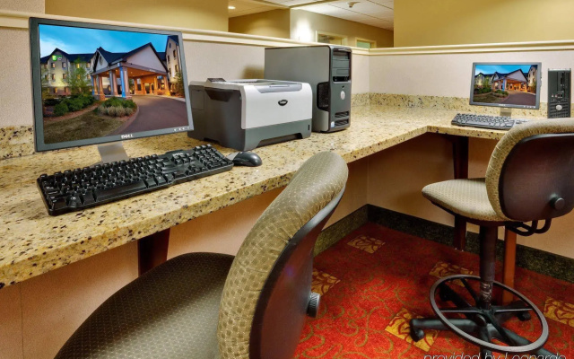 Holiday Inn Express & Suites Bradley Airport by IHG