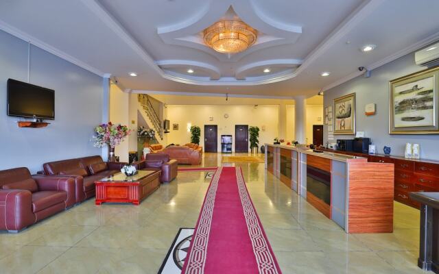 OYO 227 The New Address Hotel