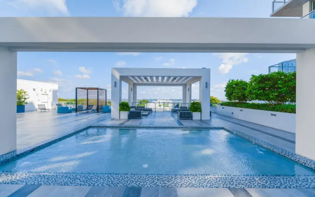 Luxury Condo with Den at Design District