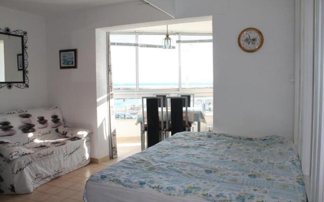 Studio confortable avec vue mer et port