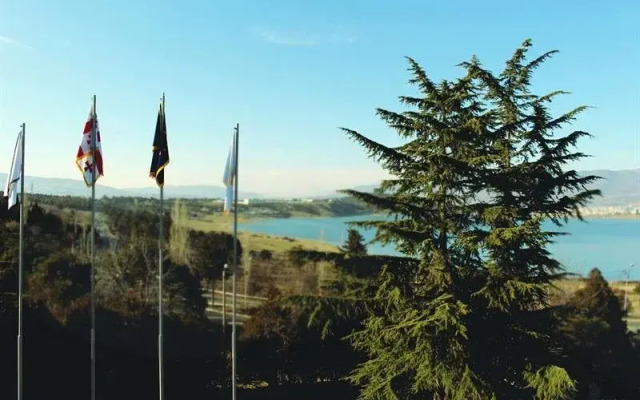 View Lake Hotel