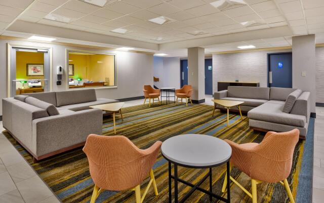 Holiday Inn Westbury - Long Island, an IHG Hotel