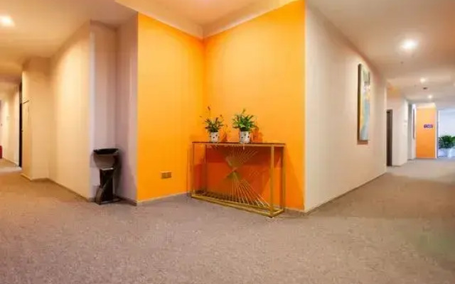 Santai Longtingyi Theme Hotel