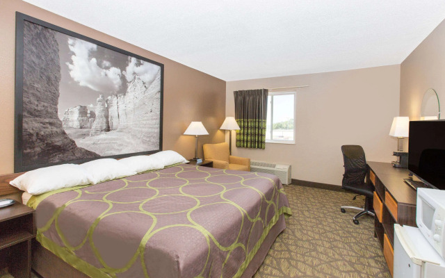 Super 8 by Wyndham Belleville