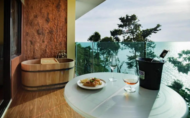 Cliff Lanta Suite