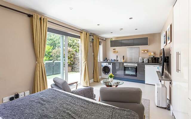 Charming Garden Studio