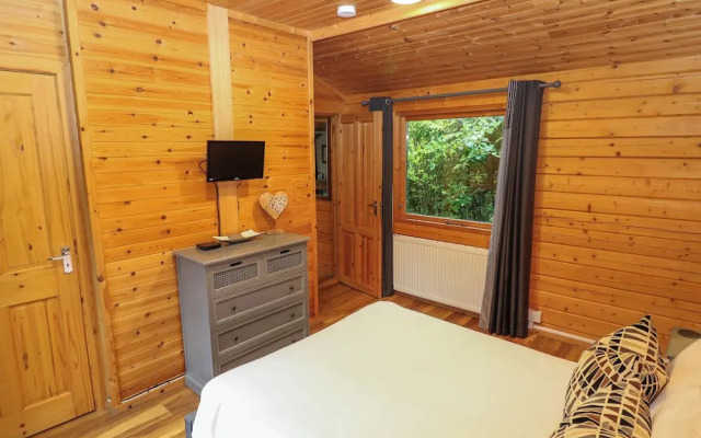 Lakeside Lodge