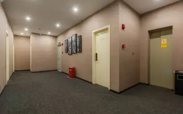 Zhenning Qianyi Hotel
