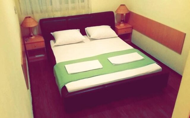 Motel Aura