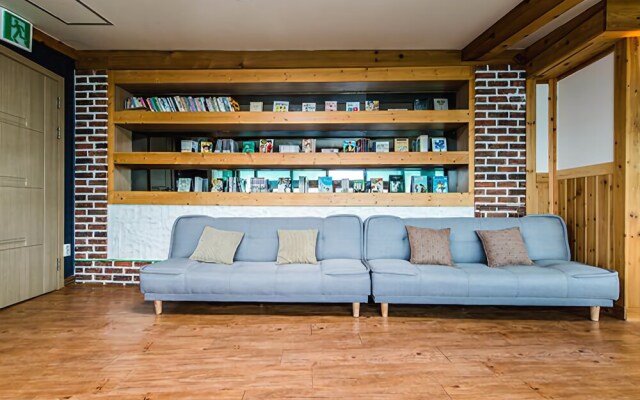 Yeosu White Village Pension