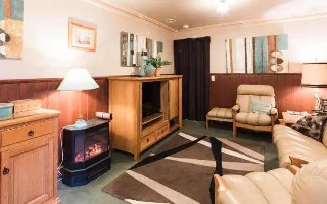 Rustic Refuge Guesthouse