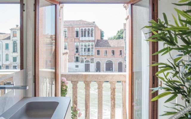 Luxury Apartment On Grand Canal