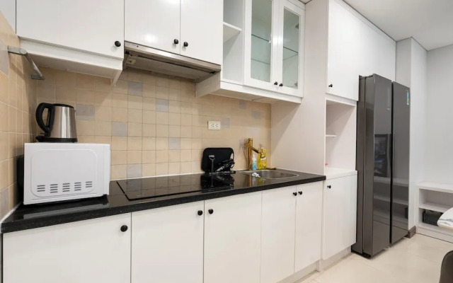 Night Life Lancaster 1br GymBarJapTown