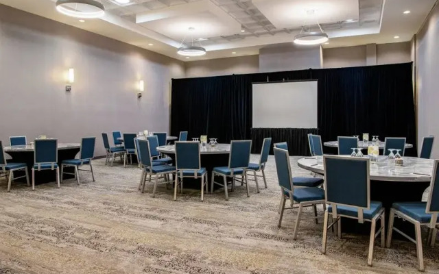 Courtyard Edmonton West