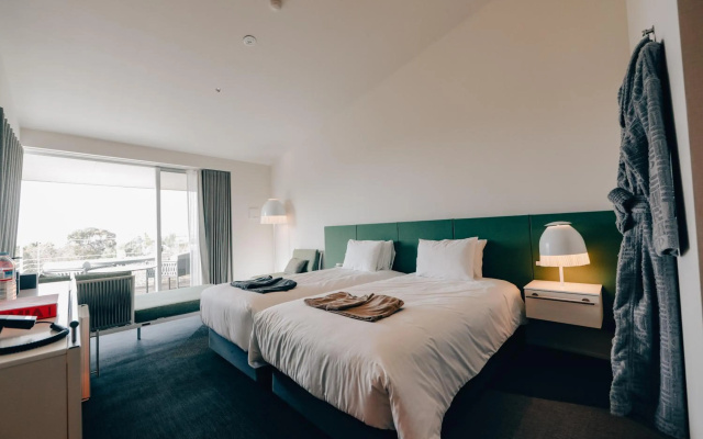 Botanical Pool Club – Guest Rooms – Kyonan