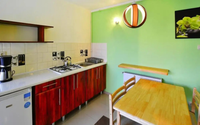 Spacious Holiday Home With Private Garden