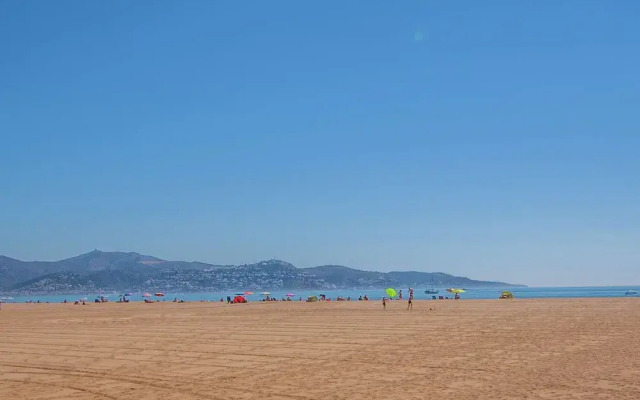 Cozy Apartment in Empuriabrava With Swimming Pool
