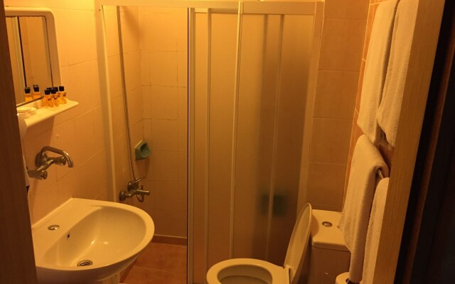 Istanbul Paris Hotel & Hostel