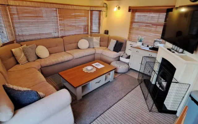 Seaside Caravan - Sleeps 6, Parking & Veranda