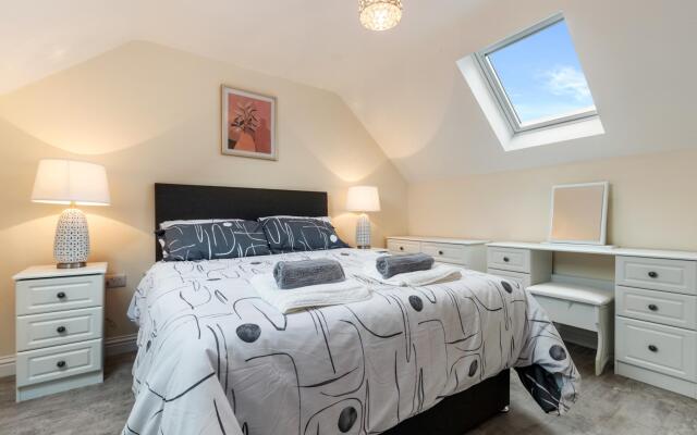 Maynor - Large Luxury House Log Burner Central Location