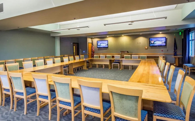 Dimond Center Hotel