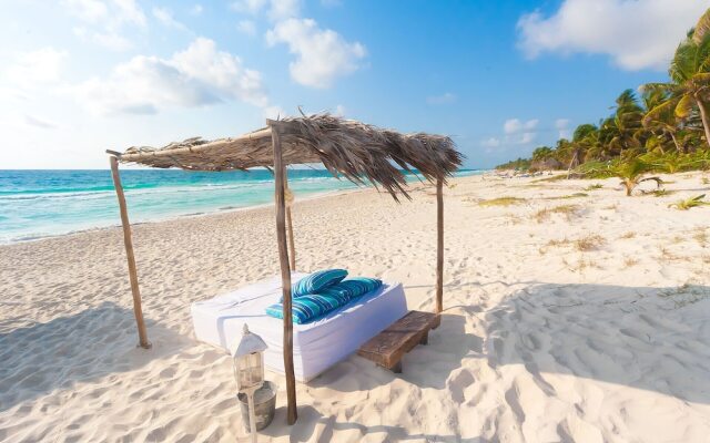 Home with Yoga Pools Beach by Olahola