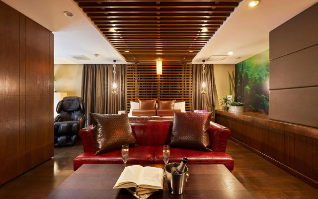 Hotel Love