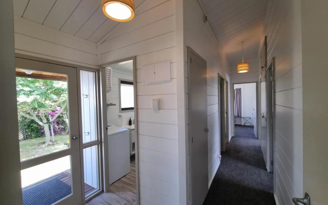 Relax at Pauanui - Pauanui Holiday Home