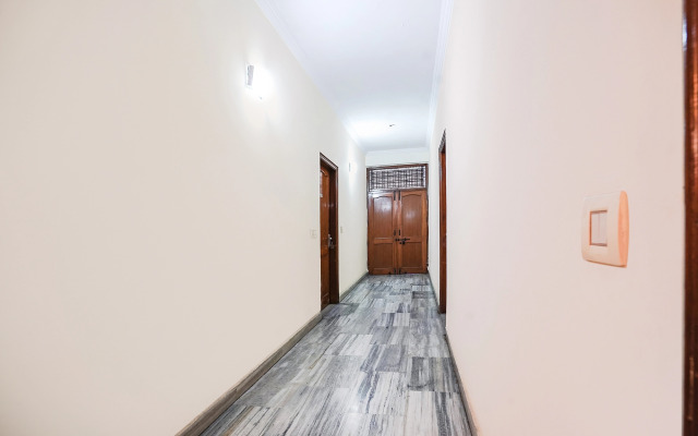 FabExpress IVY Inn Sector 35