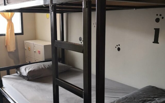 Feel Like Home Dormitory - Hostel