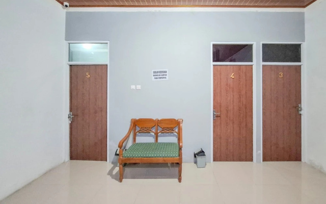 RedDoorz Syariah @ Fariza Guesthouse Kendal