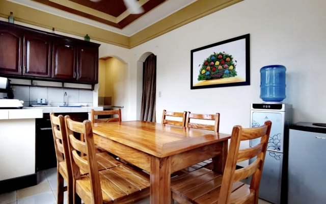 Den Den Guesthouse